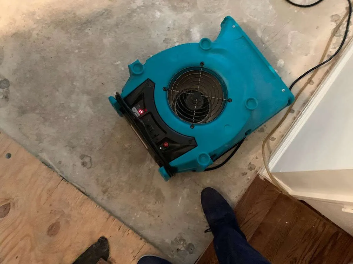 Air mover drying subfloor during Leak Detection & Repair in South Londonderry